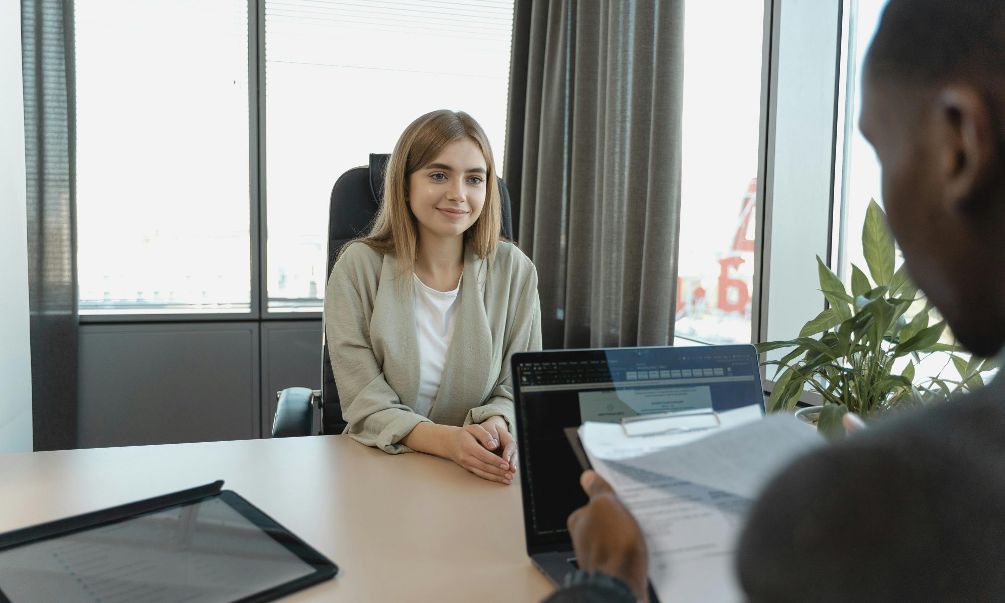 employer reviews a resume and cover letter