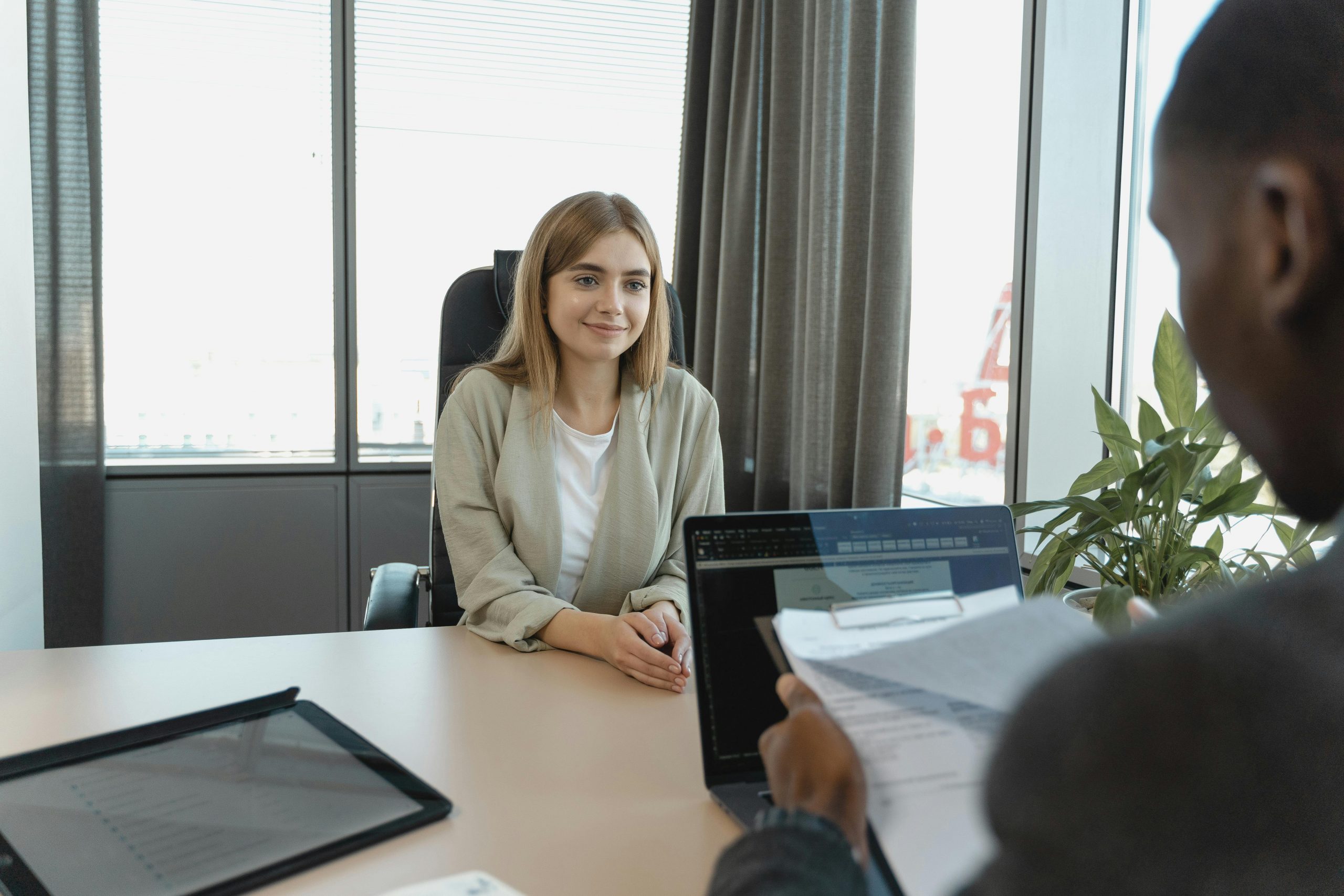 employer reviews a resume and cover letter