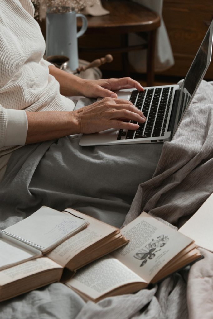 Essay24.com uses professional human writers